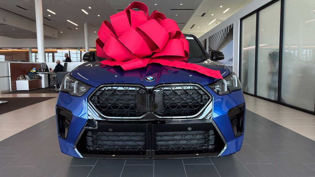 New 2026 BMW X2 xDrive28i w/ Technology Package AWD/4WD image 2