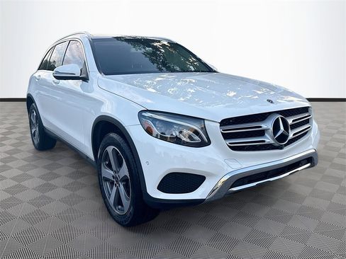 Used 2018 Mercedes-Benz GLC 300 4MATIC w/ Multimedia Package image 4