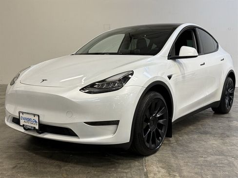 Used 2023 Tesla Model Y Long Range AWD/4WD image 3