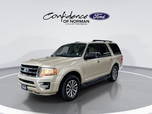 Used 2017 Ford Expedition XLT w/ Equipment Group 202A RWD image 4