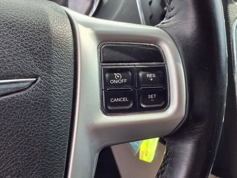 Used 2016 Chrysler Town & Country Touring image 15