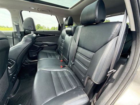 Used 2019 Kia Sorento SX w/ SX Touring Package AWD/4WD image 16