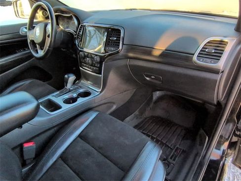 Used 2020 Jeep Grand Cherokee Altitude image 28