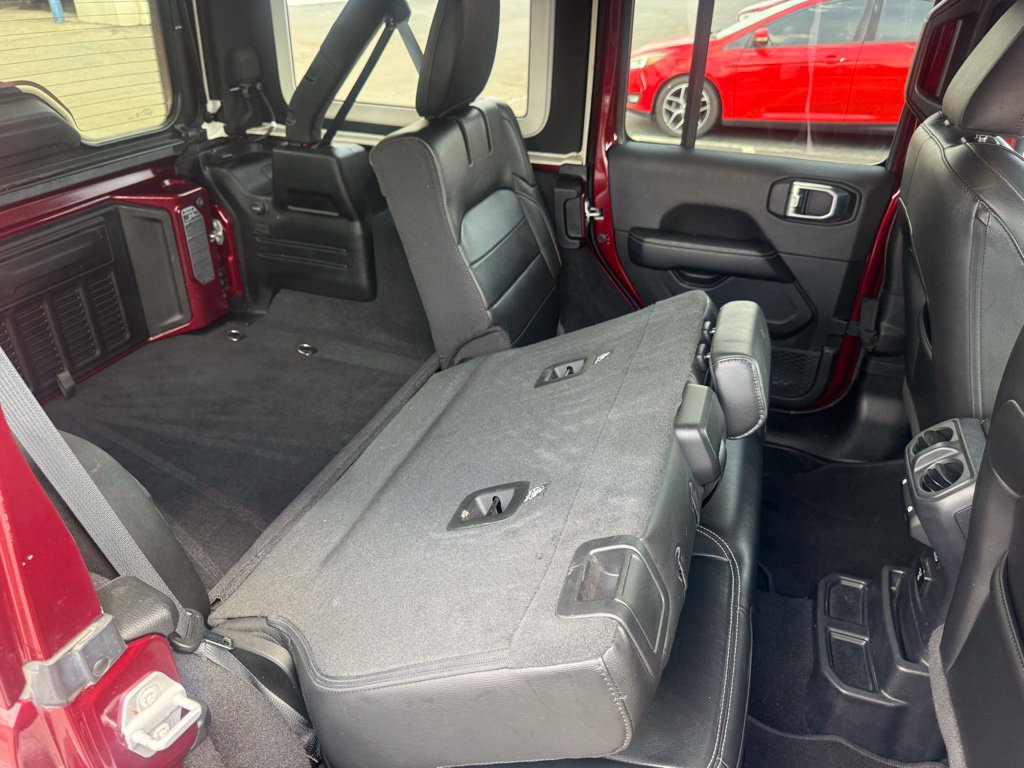 Used 2021 Jeep Wrangler Unlimited Sahara w/ Cold Weather Group AWD/4WD image 60