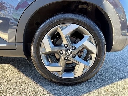 Used 2022 Hyundai Venue Limited image 19