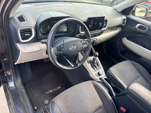 Used 2024 Hyundai Venue Limited FWD image 24
