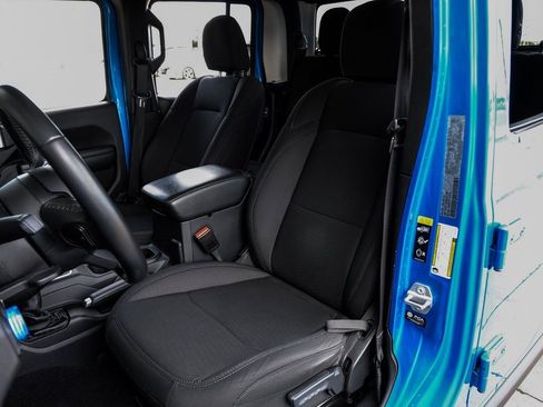 Used 2021 Jeep Gladiator Willys image 8