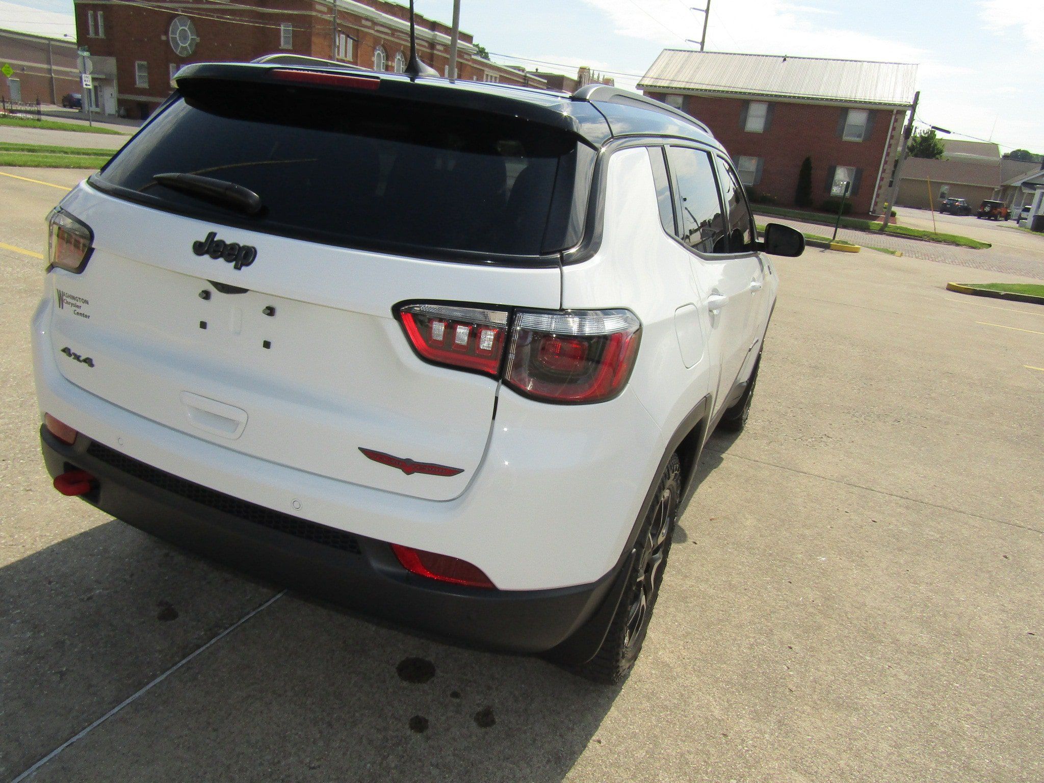 Used 2025 Jeep Compass Trailhawk w/ Sun & Sound Group AWD/4WD image 3