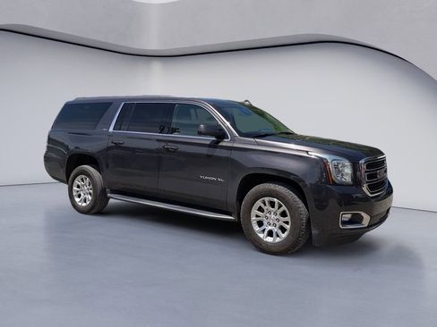 Used 2017 GMC Yukon XL SLT AWD/4WD image 8