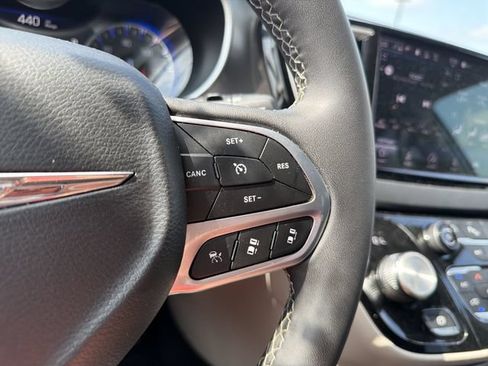 Used 2023 Chrysler Pacifica Touring-L FWD image 30