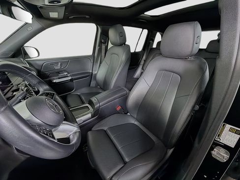 Used 2025 Mercedes-Benz GLB 250 w/ Exclusive Package image 13