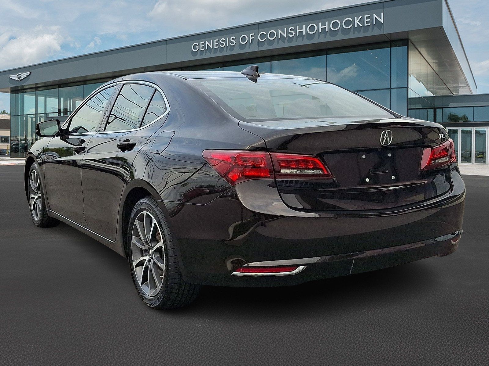 Used 2015 Acura TLX w/ Technology Package FWD image 4