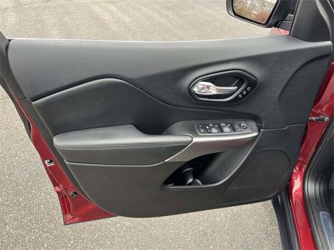 Certified 2020 Jeep Cherokee Limited w/ Luxury Group image 12