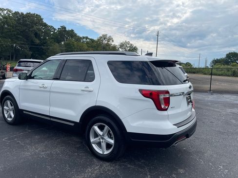Used 2018 Ford Explorer XLT FWD image 4