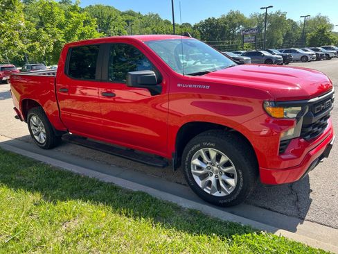 Used 2022 Chevrolet Silverado 1500 Custom AWD/4WD image 3