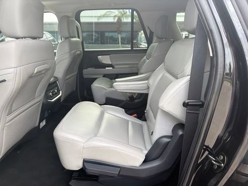 Used 2025 Ford Expedition Max Active RWD image 9