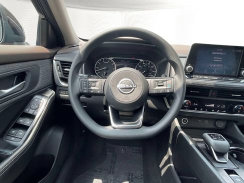 Used 2023 Nissan Rogue SV FWD image 13