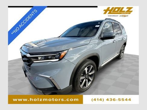 Used 2025 Honda Pilot Touring image 1