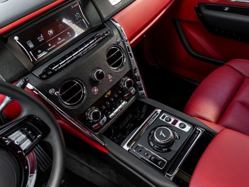 Used 2023 Rolls-Royce Cullinan image 35