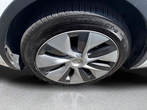 Used 2023 Tesla Model Y Long Range AWD/4WD image 2