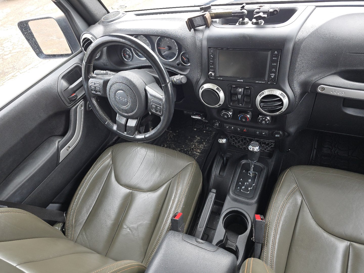 Used 2016 Jeep Wrangler Unlimited Sahara w/ Connectivity Group AWD/4WD image 56