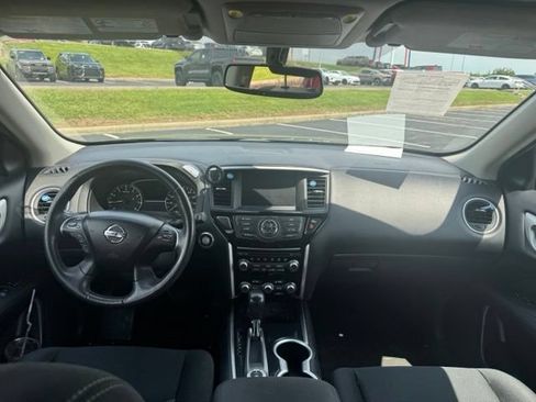 Used 2017 Nissan Pathfinder SV AWD/4WD image 16