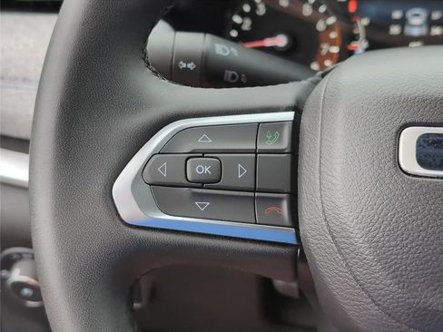 Used 2024 Jeep Compass Latitude image 23