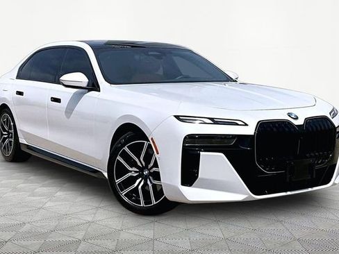 Used 2025 BMW 740i xDrive image 11