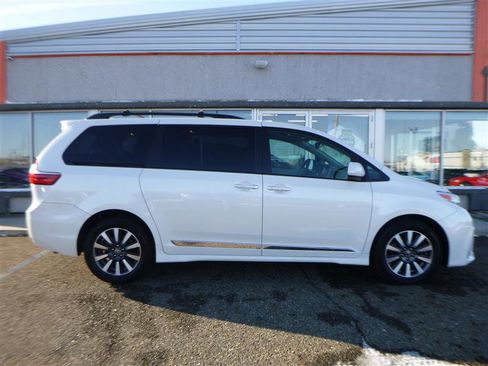 Used 2020 Toyota Sienna XLE Premium image 4
