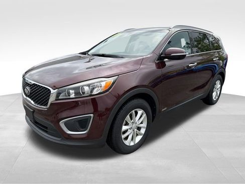 Used 2017 Kia Sorento LX w/ LX Convenience Package AWD/4WD image 3