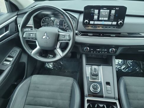 Used 2024 Mitsubishi Outlander SE FWD image 16