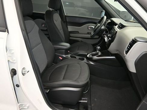 Used 2017 Kia Soul + image 41