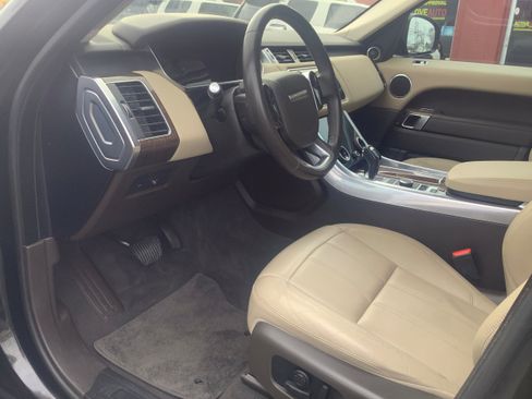 Used 2019 Land Rover Range Rover Sport SE image 12