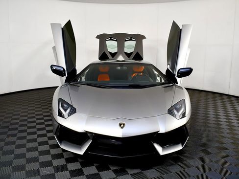 Used 2014 Lamborghini Aventador LP 700-4 image 3