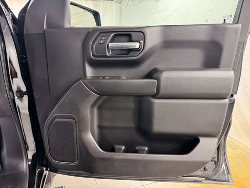 Used 2020 Chevrolet Silverado 1500 Custom w/ Custom Value Package AWD/4WD image 15