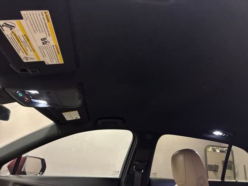 Used 2024 Cadillac XT4 Luxury w/ Cold Weather Package FWD image 21