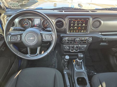 Used 2022 Jeep Gladiator Sport image 6