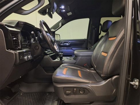 Used 2023 GMC Sierra 1500 AT4 w/ AT4 Preferred Package image 9