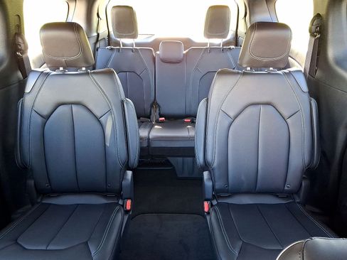 New 2026 Chrysler Pacifica Select w/ S Appearance Package FWD image 13