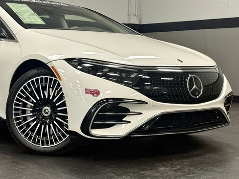 Used 2023 Mercedes-Benz EQS 580 4MATIC Sedan image 3