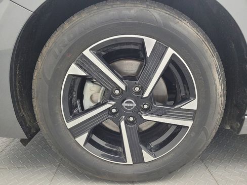 Used 2025 Nissan Sentra SV FWD image 31
