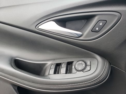 Used 2022 Buick Encore GX Select w/ Sport Touring Package image 13