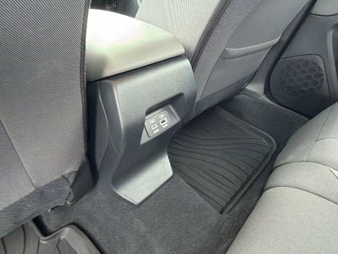 Used 2025 Subaru Crosstrek 2.0i Premium image 17