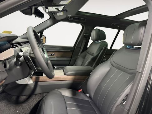 New 2025 Land Rover Range Rover SE AWD/4WD image 9