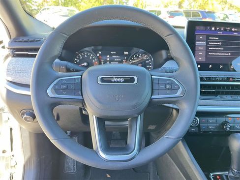 Used 2024 Jeep Compass Latitude image 15