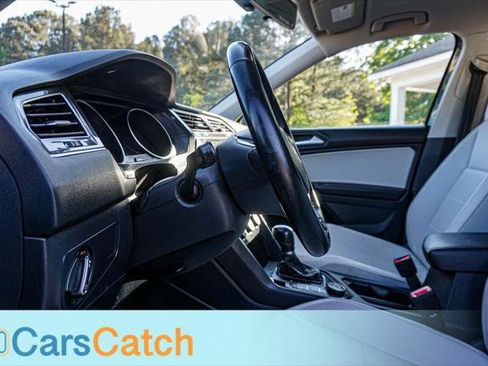 Used 2019 Volkswagen Tiguan SE image 17