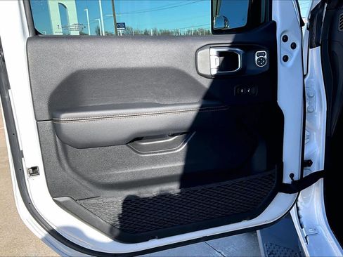 Certified 2023 Jeep Gladiator Overland image 47