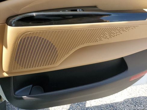 Used 2024 Kia Carnival EX FWD image 51