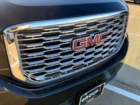 Used 2020 GMC Yukon Denali w/ Denali Ultimate Package image 29