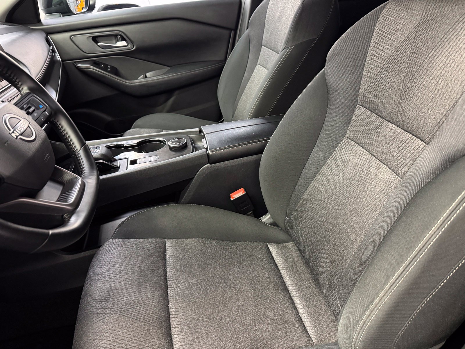 Certified 2025 Nissan Rogue SV AWD/4WD image 14